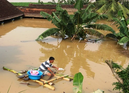 Nỗi thống khổ của người dân vùng lũ ở Thanh Hóa