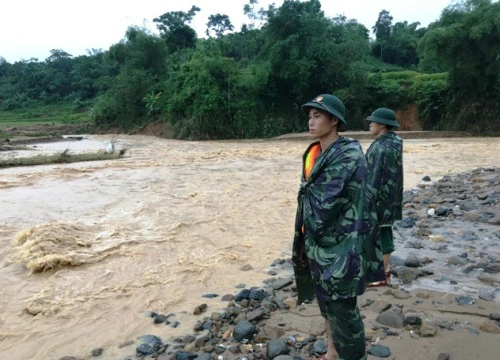 Thanh Hóa: Chưa tìm thấy hai cán bộ Biên phòng mất tích trong lũ