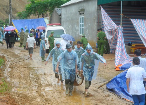 102 người chết, mất tích vì mưa lũ, nhiều hồ thủy lợi báo động đỏ