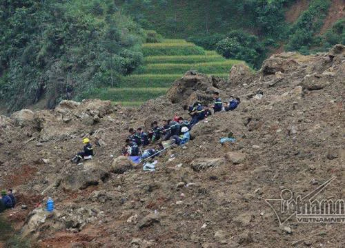 18 người ở Hòa Bình bị vùi lấp: Tìm thấy nửa thi thể