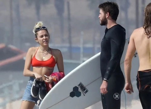 Miley Cyrus mặc bikini theo hôn phu đi lướt sóng