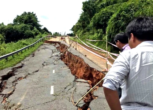 Quốc lộ từ Bình Thuận lên Tây Nguyên bị sụt lún nặng