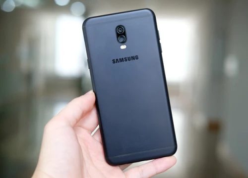 Smartphone camera kép tầm trung đầu tiên của Samsung