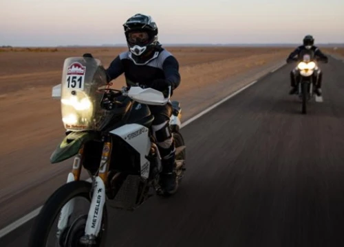 Triumph Tiger Tramontana chinh phục giải đua khắc nghiệt Pan-African Rally