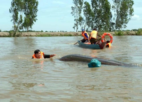 "Biệt đội" cứu hộ, cứu nạn nơi... rốn lũ!