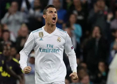 C. Ronaldo &#8216;đốn tim&#8217; fan khi hát ca khúc Champions League