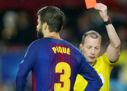 Fan Barca vui mừng khó hiểu khi Pique nhận thẻ đỏ