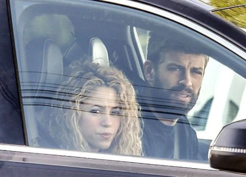 Pique và Shakira liên tục sánh bước bên nhau