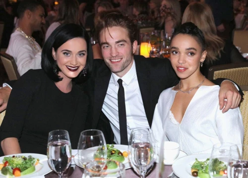 Robert Pattinson được Katy Perry an ủi khi chia tay bạn gái