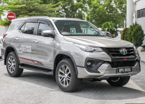 Toyota Fortuner 2017 có giá từ 915 triệu đồng