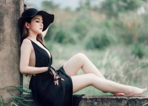 Ngắm nữ dj xinh đẹp trắng nõn nà