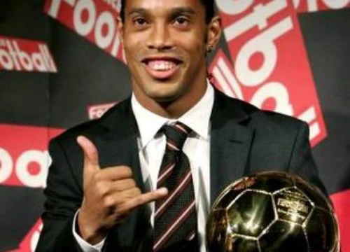 Sau bao cao su, Ronaldinho lập hãng rượu 'Quả bóng Vàng'