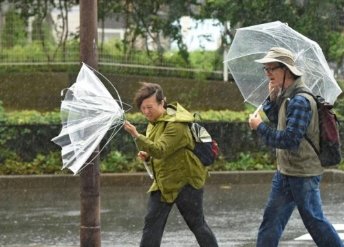 Siêu bão "quái vật" Lan càn quét Nhật Bản, nhiều người thương vong