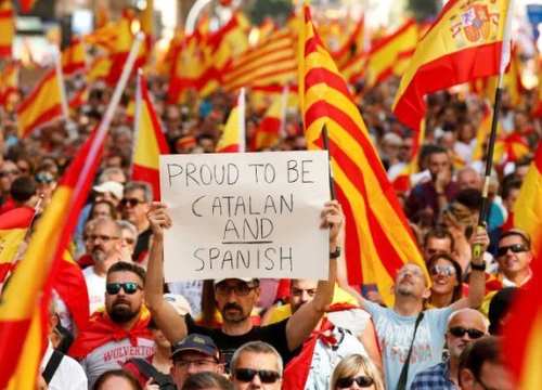 Tây Ban Nha tính tịch thu toàn bộ nguồn thuế của Catalonia