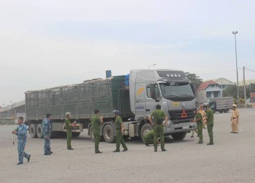 TP.HCM: Va chạm với xe tải, người đàn ông chết thảm dưới bánh xe