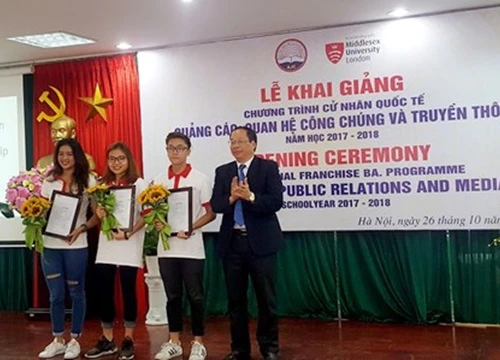 Khai giảng khóa II chương trình cử nhân quốc tế truyền thông và quảng cáo