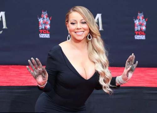 Mariah Carey mặc cổ sâu khoe nửa bầu ngực