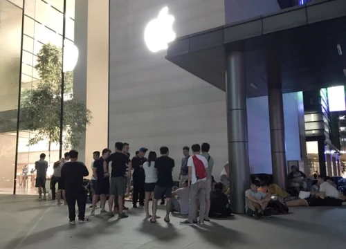 Người Việt vạ vật ở Singapore chờ mua iPhone X