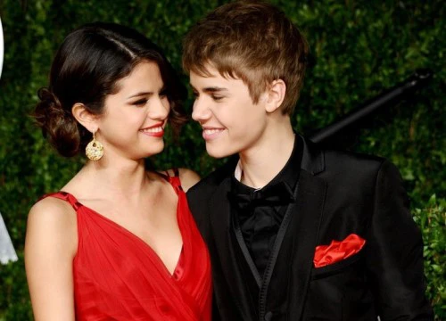 Đây là tình sử của Justin và Selena suốt 7 năm qua: Dài và dai chẳng kém "Cô dâu 8 tuổi"!