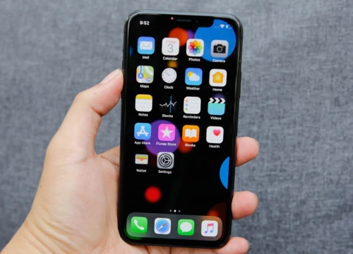 iPhone X đầu tiên về Việt Nam, giá 60 triệu đồng