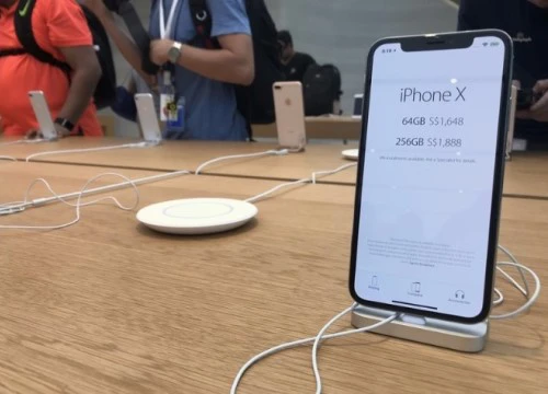 Nhộn nhịp ngày mở bán iPhone X trên toàn cầu