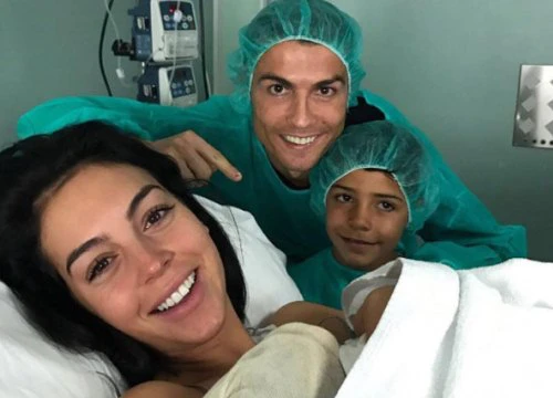 Ảnh và video nào của C. Ronaldo 'thống trị' mạng xã hội năm 2017