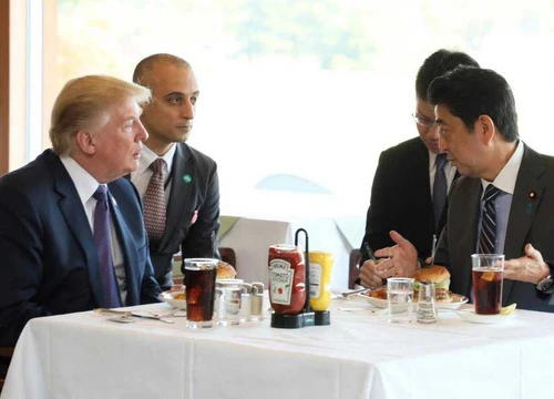 Vì sao ông Trump không ăn đồ Nhật khi tới Tokyo?