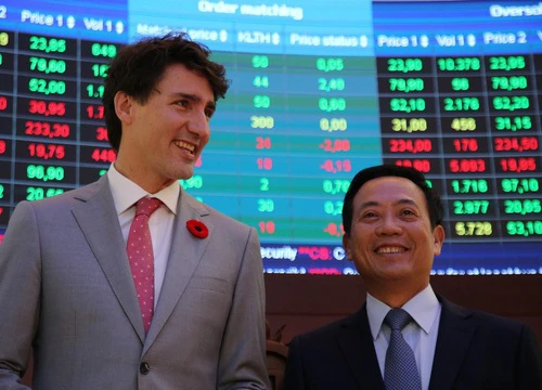 APEC Việt Nam: Thủ tướng Canada đánh chiêng chứng khoán ở Sài Gòn