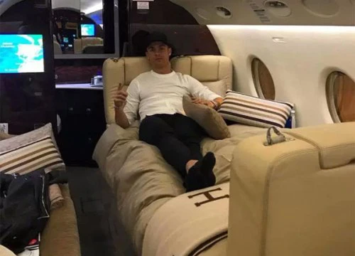 'Bỏ' tuyển Bồ Đào Nha, C. Ronaldo tranh thủ đi kiếm tiền