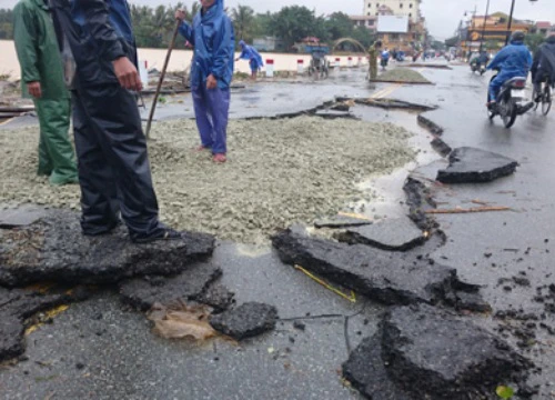 Công trình vừa sử dụng ở Huế tan nát sau lũ: Chủ đầu tư lên tiếng