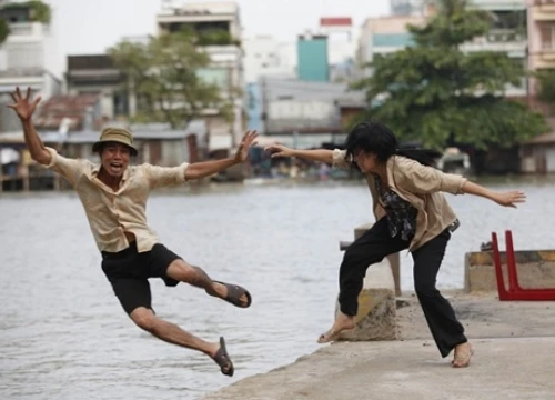 Nghèo, túng thiếu 'đầu tắt mặt tối' vợ chồng lấy đâu ra yêu thương, chăm sóc nhau