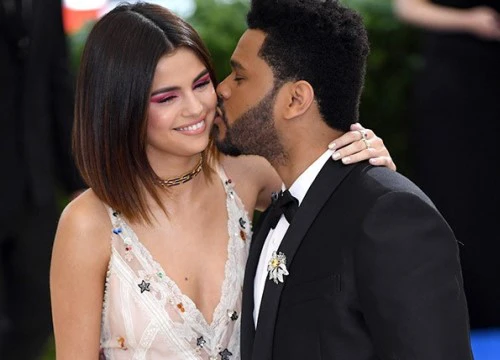 Selena Gomez bị chỉ trích vì tình tứ bên Justin Bieber mà vẫn like ảnh The Weeknd