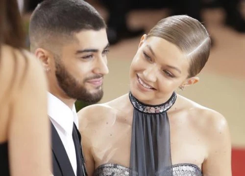 2 năm yêu nhau, Gigi và Zayn đã cho fan bổ mắt với loạt khoảnh khắc vừa tình cảm vừa đẹp "thần sầu"!