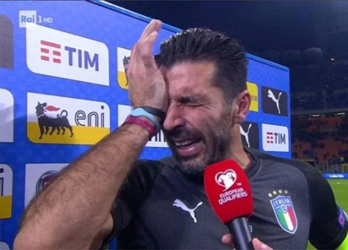 Buffon khóc nức nở, tuyển Italy lần đầu vắng mặt ở World Cup sau 60 năm