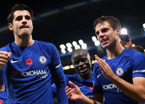 Chelsea cứ thắng, Morata lại đi uống bia