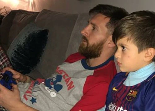 Messi cùng con trai hợp lực giúp Barca đánh bại Real