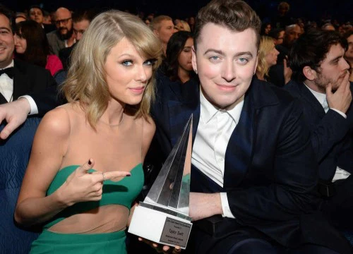 Ngoài mặt thân với Taylor Swift, nhưng Sam Smith và Reese Witherspoon vừa bị phát hiện "ghét ngầm" chị Rắn