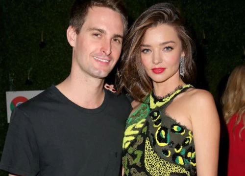 HOT: Miranda Kerr đã mang thai với người chồng tỷ phú trẻ hơn 7 tuổi