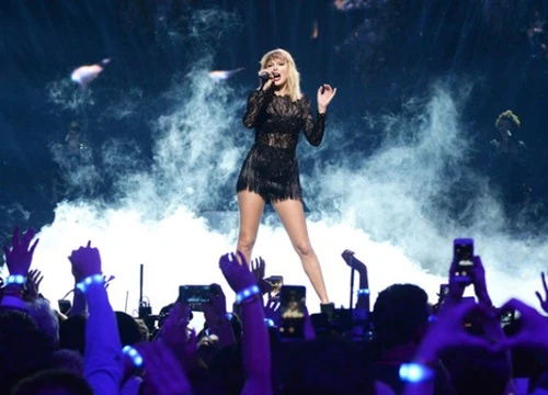 'Reputation' đem về No.1 thứ 3 cho Taylor Swift trên BXH album quốc gia Anh