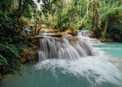 Ghé thăm dòng thác đẹp mê mẩn ở Lào