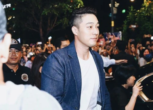 Loạt ảnh: Cận cảnh vẻ soái ca &#8220;vững như tường thành&#8221; ở tuổi 40 của tài tử So Ji Sub trong chuyến ghé thăm Việt Nam