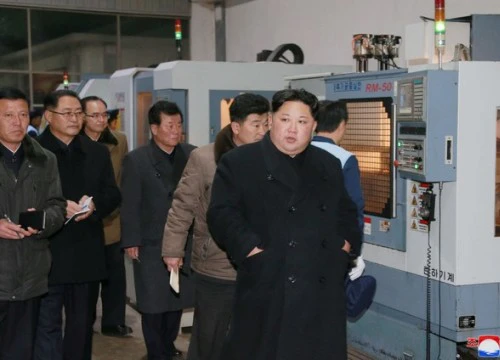 Thăm nhà máy ô tô, ông Kim Jong-un nêu cao tinh thần bất khuất của Triều Tiên