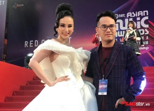 Angela Phương Trinh chơi trội, diện váy phát sáng đến trao giải tại MAMA 2017