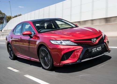 Có nơi bán Toyota Camry 2018 giá chỉ 476 triệu đồng