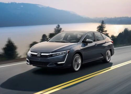 Honda Clarity PHEV công bố giá từ 760 triệu đồng