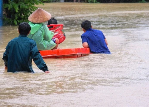 Lũ băng đường, hàng nghìn công nhân nghỉ làm, học sinh nghỉ học