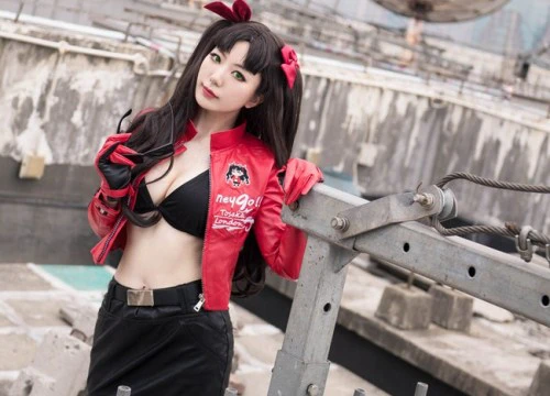 Bỏng mắt với cosplay thiếu nữ Rin Tohsaka trong Fate/stay Night