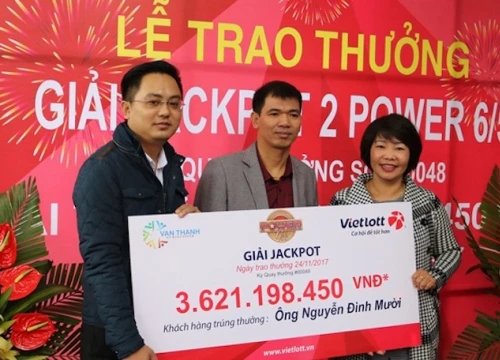 Chàng thợ khóa chia hết tiền cho người thân sau khi nhận jackpot "khủng"