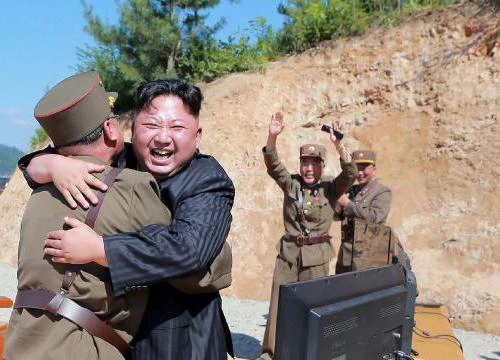 Phóng tên lửa mạnh nhất, Kim Jong-un tuyên bố khiến Mỹ "lạnh gáy"