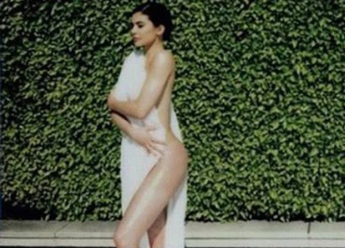 Kylie Jenner tung ảnh nude khoe thân hình gợi cảm thời chưa bụng mang dạ chửa